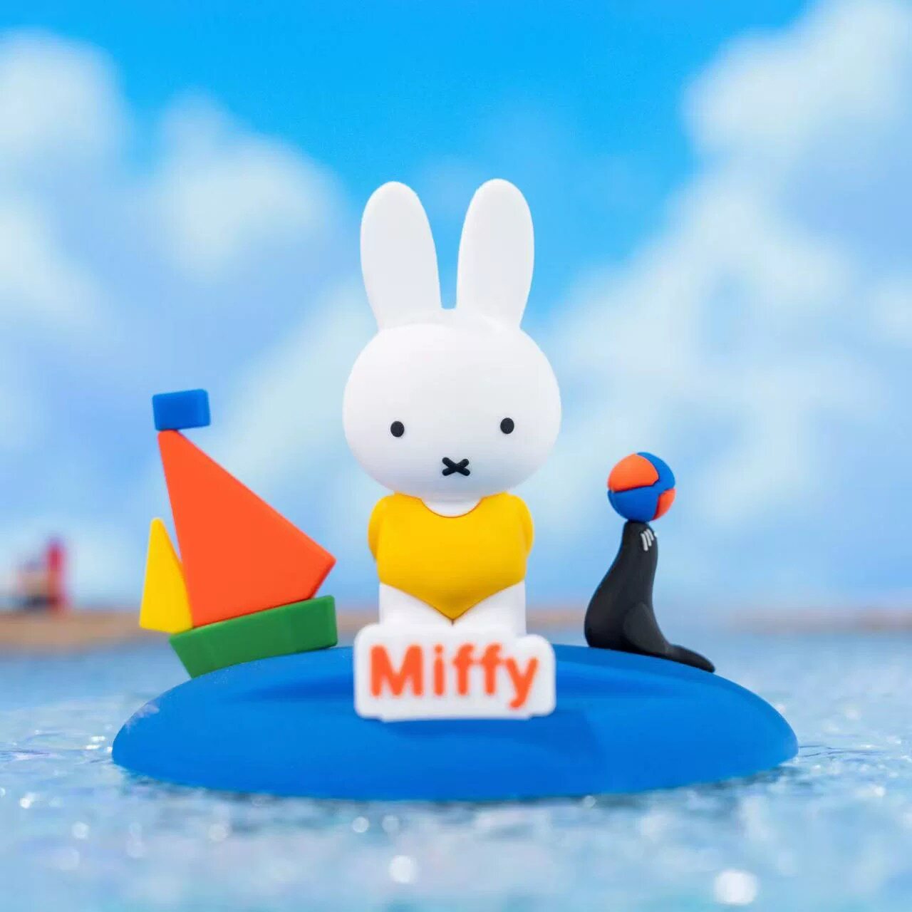 Miffy Seasons Companion A Vari - огляд і ціна Action Figure Stand